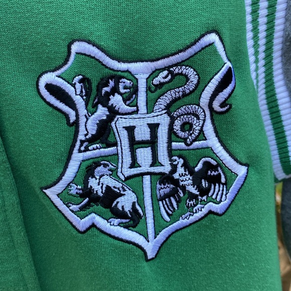 Harry Potter Slytherin jacket size large. - Picture 12 of 16